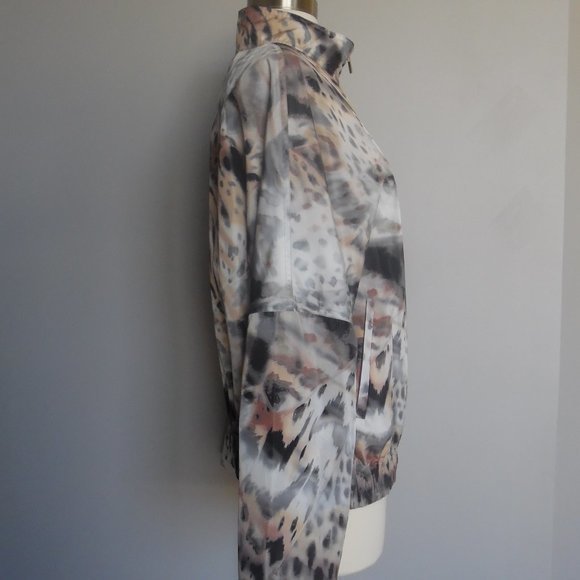 St. John Lightweight Cheetah Animal Print Wind Light Jacket Windbreaker - Picture 5 of 9